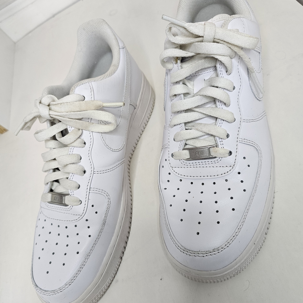 Nike White Athletic Shoes - Picture 16 of 16